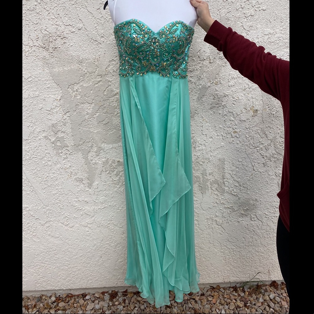 Prom Dress! Turquoise Sweetheart neckline. Size:4